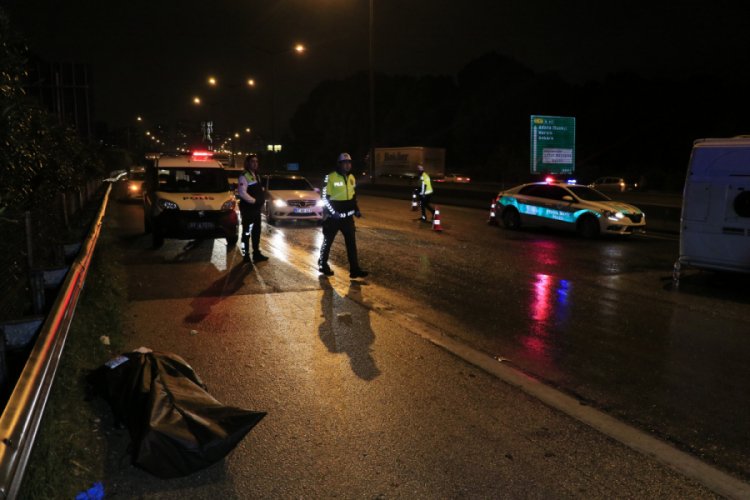 İş&ccedil;i servisi ile otomobil &ccedil;arpıştı