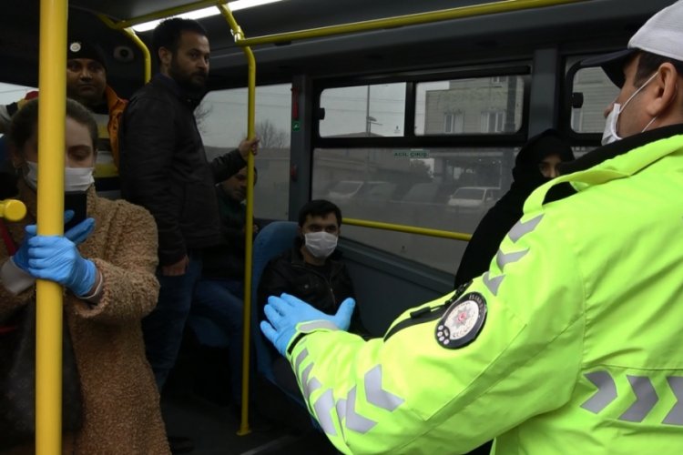 Ayakta yolcu taşıyan minib&uuml;sten sağlık g&ouml;revlileri &ccedil;ıktı