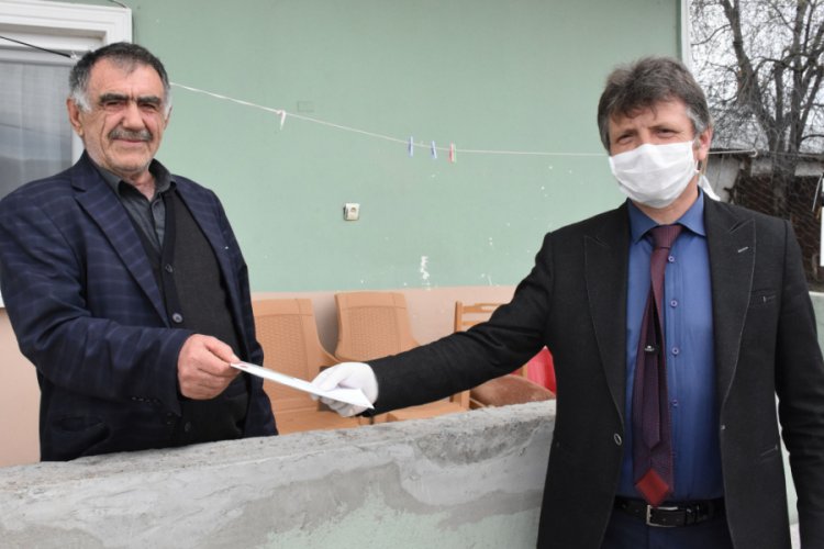 Emekli maaşını kampanyaya bağışladı
