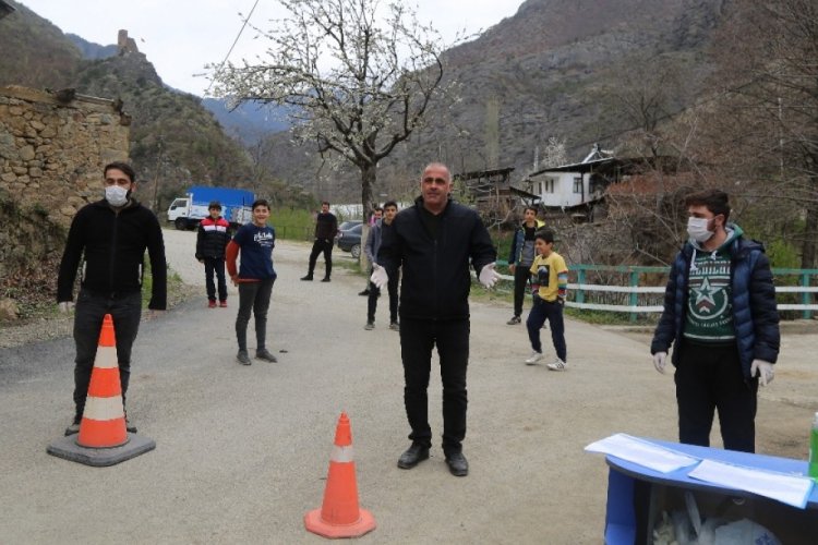 Artvin'de k&ouml;y muhtarlığı kendi karantinasını oluşturdu