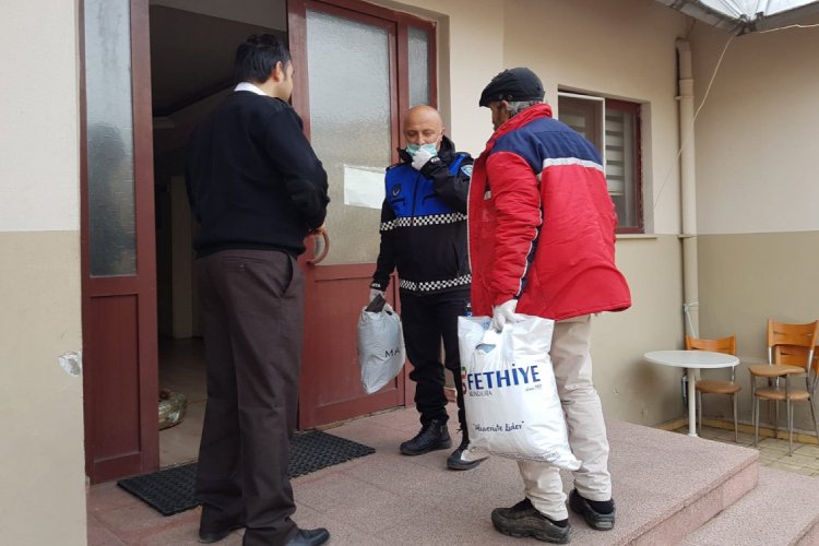 Bursa'da evsiz vatandaşa belediye sahip &ccedil;ıktı