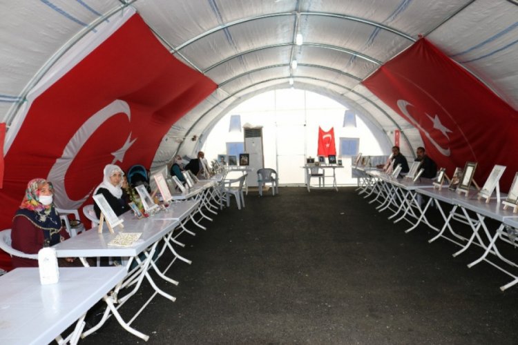 HDP &ouml;n&uuml;ndeki ailelerin evlat n&ouml;beti 213'&uuml;nc&uuml; g&uuml;n&uuml;nde
