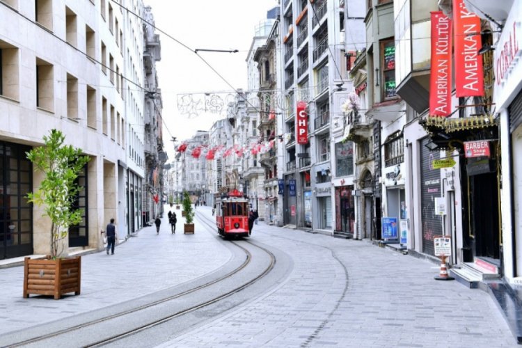 Taksim Meydanı ve İstiklal Caddesi bomboş kaldı