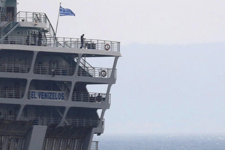 Yunanistan'da dev gemi karantina altına alındı: T&uuml;rk yolcular da var
