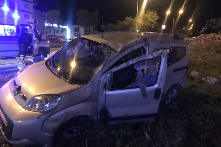 Yeni aldığı otomobiliyle defalarca takla attı