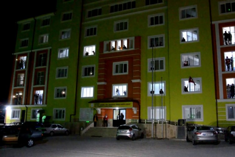 İnfaz koruma memurlarından "T&uuml;rkiyem" t&uuml;rk&uuml;s&uuml;