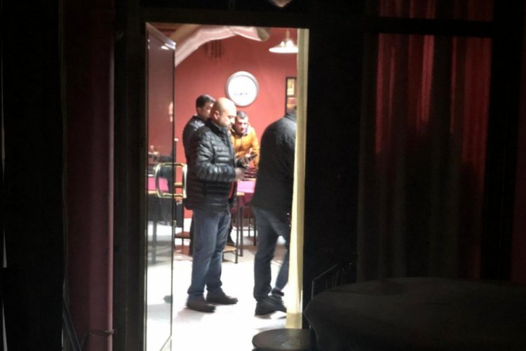 Ka&ccedil;ak işletilen kahveye polis baskını