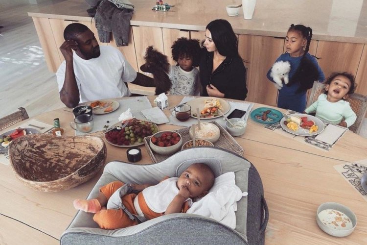 Kim Kardashian karantinada beşinci &ccedil;ocuktan vazge&ccedil;ti