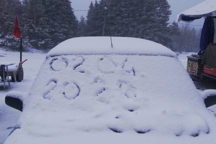 Bursa Uludağ'da nisan ayında kar sürprizi