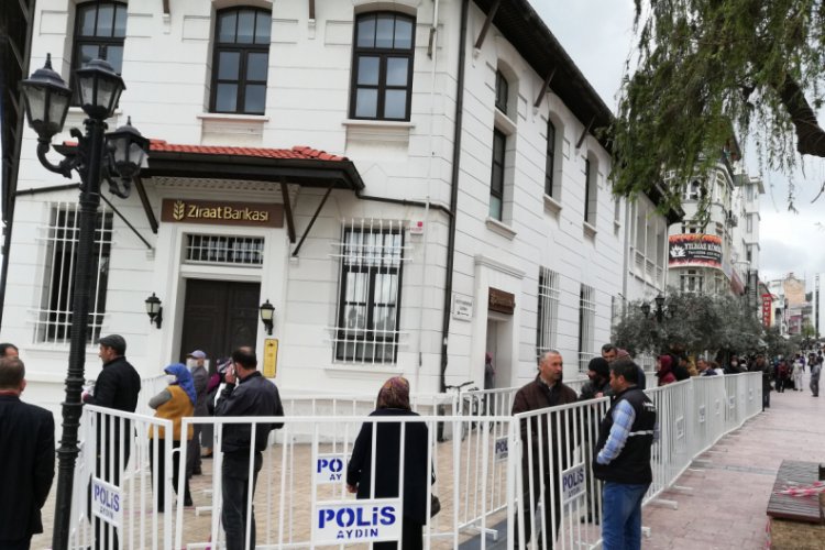 Sosyal mesafeye bariyerli &ouml;nlem