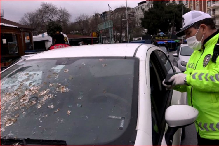 Kuşların camını kirlettiği otomobiliyle trafiğe &ccedil;ıkan s&uuml;r&uuml;c&uuml;ye ceza