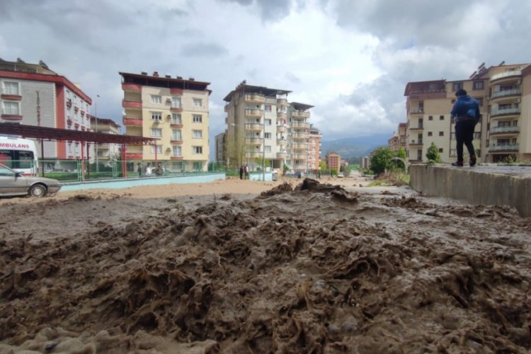 Osmaniye'de dere taştı, sel suları mahalleyi bastı
