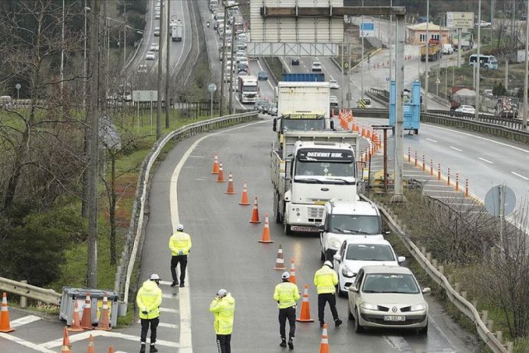 İstanbul'un giriş ve &ccedil;ıkışlarında denetimler devam ediyor