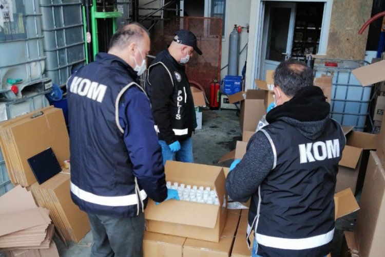 D&uuml;zce'de ka&ccedil;ak dezenfektan &uuml;reten imalathaneye baskın