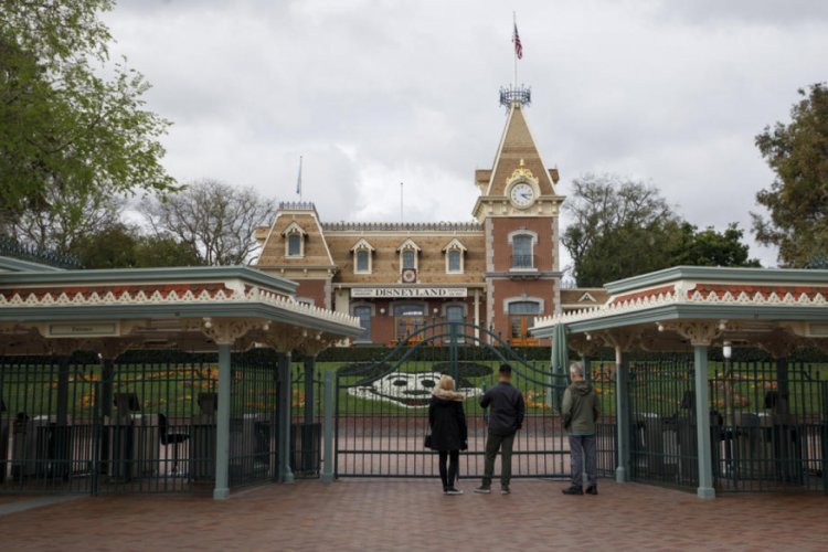 &Uuml;nl&uuml; eğlence parkı Disneyland &ccedil;alışanlarına izin verdi