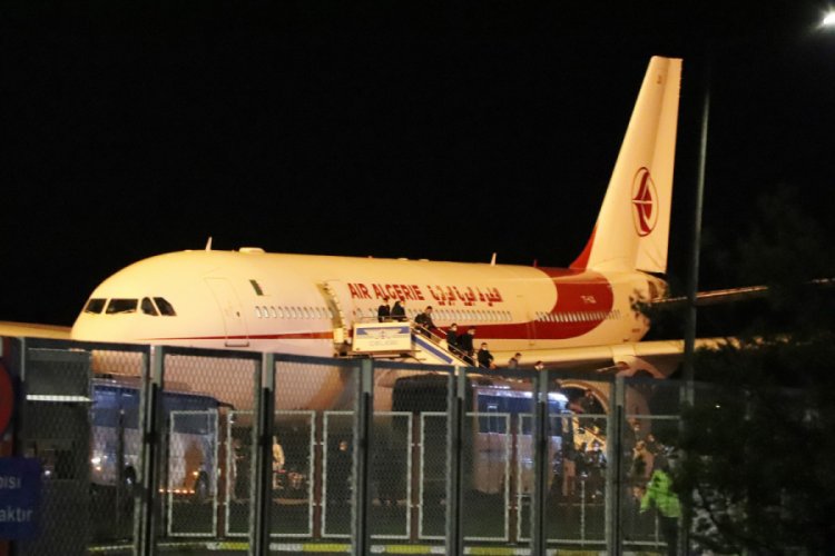 T&uuml;rk tır şof&ouml;rleri T&uuml;rkiye'ye g&ouml;nderildi