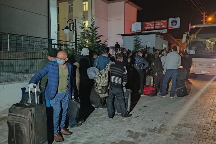 Irak'tan getirilen 334 T&uuml;rk iş&ccedil;i K&uuml;tahya'daki yurtlara yerleştirildi