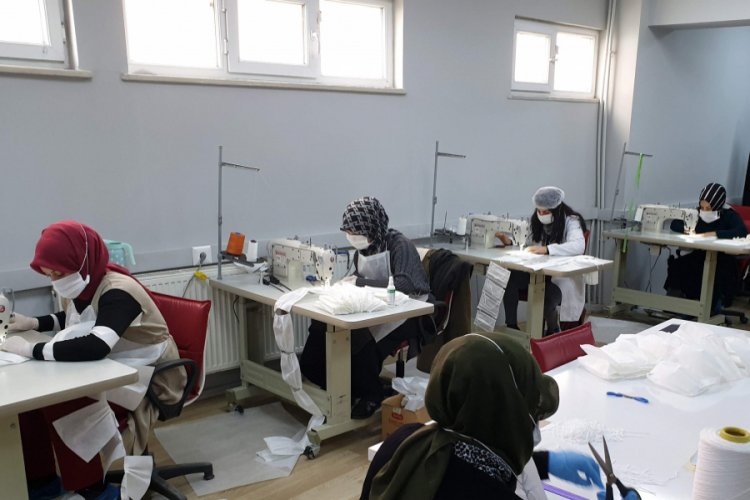 Bursa Orhaneli Halk Eğitim Merkezi öğreticiler gönüllü maske üretiyor