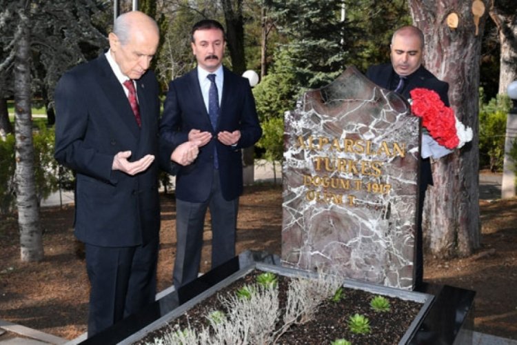 Bah&ccedil;eli, T&uuml;rkeş'in mezarını ziyaret etti