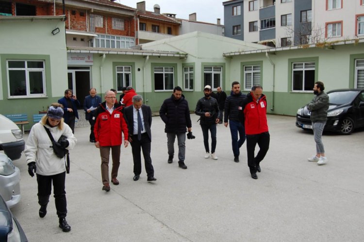 Bursa'da gıda kolileri ihtiya&ccedil; sahibi ailelere dağıtılıyor