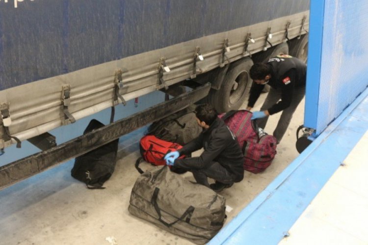 24 milyon 650 bin adet makaron ile 44 kilogram esrar ele ge&ccedil;irildi