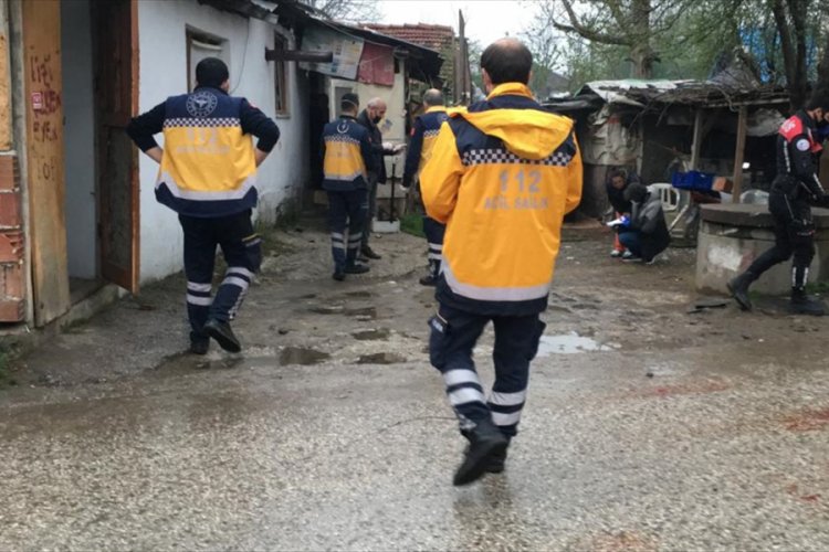 Oğluyla birlikte silahlı saldırıya uğrayan kişi &ouml;ld&uuml;