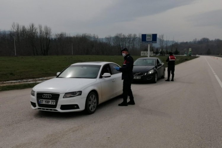 Bursa'da sokağa &ccedil;ıkma yasağına uymayan gen&ccedil;lere cezai işlem