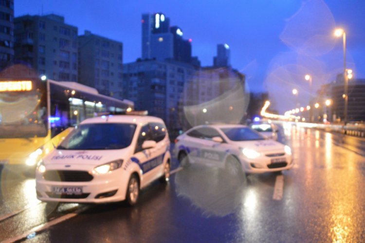 Dur ihtarına uymayan alkoll&uuml; 3 kişi yakalandı