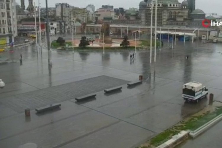 İstanbul'un tarihi meydanları boş kaldı
