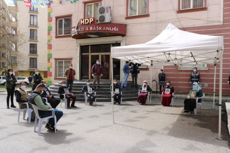 HDP &ouml;n&uuml;ndeki ailelerin evlat n&ouml;beti 216'ncı g&uuml;n&uuml;nde