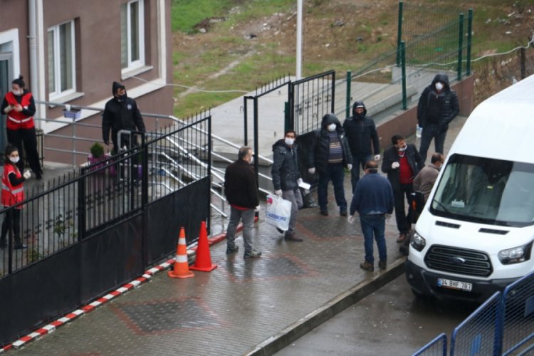 G&ouml;zlem s&uuml;resi sona eren 49 tır şof&ouml;r&uuml; kaldıkları &ouml;ğrenci yurdundan ayrıldı