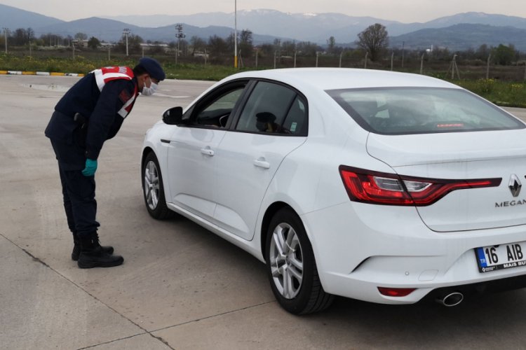 Bursa'da iki &ccedil;ocuğuyla seyahat eden s&uuml;r&uuml;c&uuml;ye para cezası!