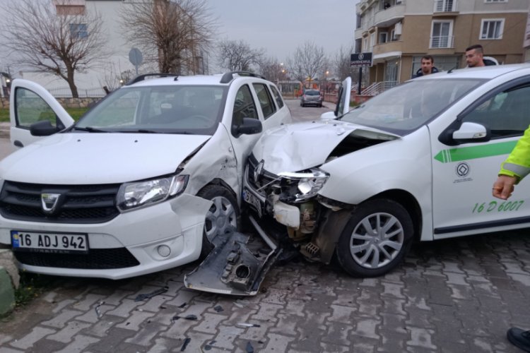 Bursa Mustafakemalpaşa'da kaza: 2 yaralı