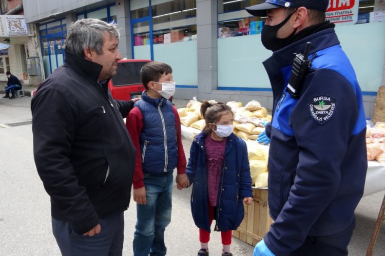 Bursa'da pazarda zabıtaya yakalandılar