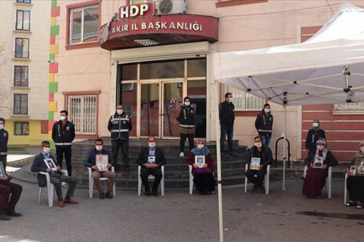 PKK'dan Diyarbakır Annelerine karşı 'aile k&ouml;leliğin sembol&uuml;' propagandası