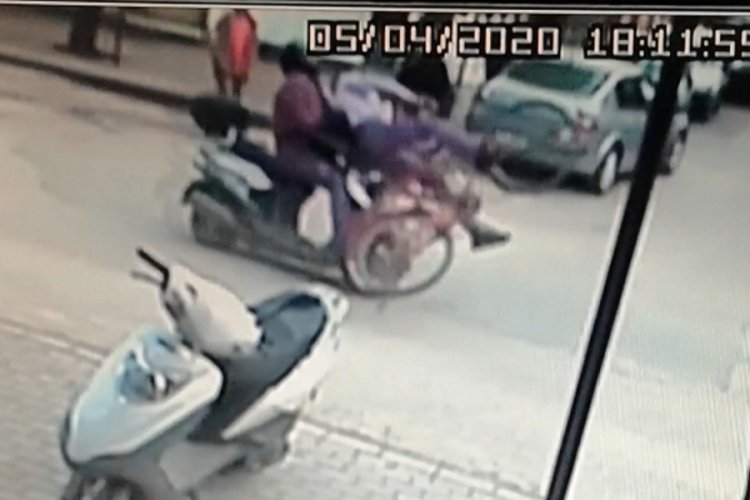 Bursa'da yaralıya m&uuml;dahale ettiler, 'sosyal mesafe' g&ouml;zetmediler