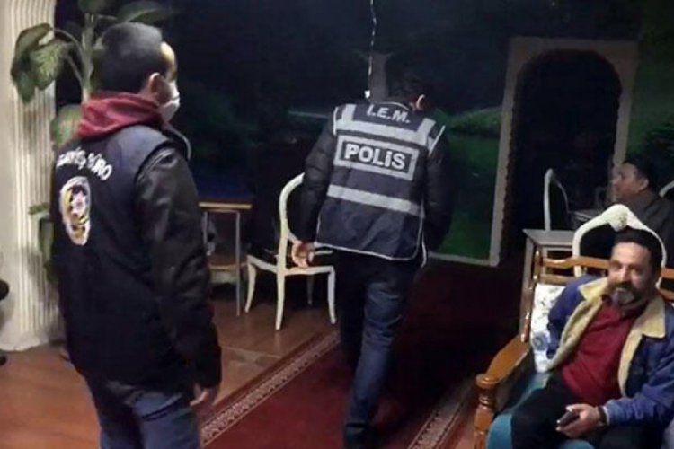 14 kişi bulunan kahvehane ikinci kez m&uuml;h&uuml;rlendi!