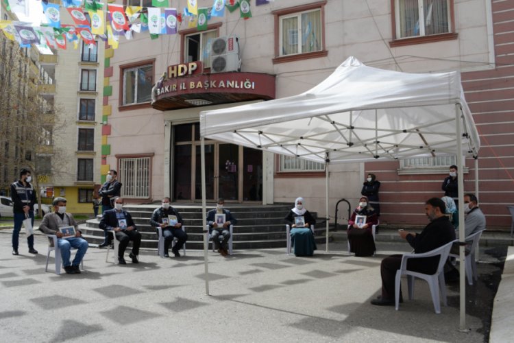 HDP &ouml;n&uuml;ndeki eylemde 217'nci g&uuml;n