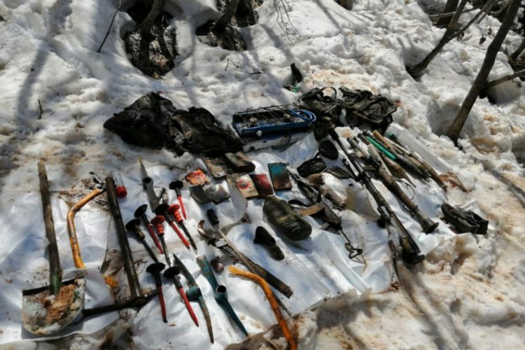 Sığınaklarda PKK'nın silah ve m&uuml;himmatı ele ge&ccedil;irildi