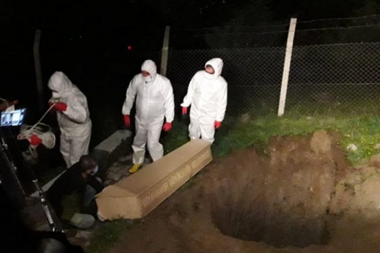 Silvan'da 2 kişi korona vir&uuml;s nedeni ile hayatını kaybetti