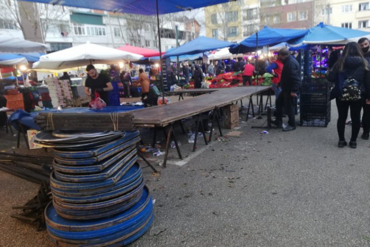 Bursa'da pazar tezg&acirc;hları 3 saat içinde boşaldı