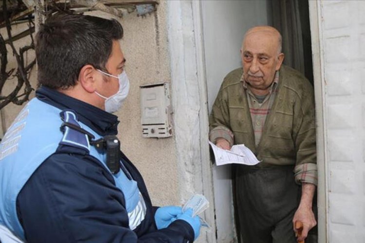 Kibarlığıyla sosyal medyada dikkat &ccedil;eken Burhan amca hastaneye kaldırıldı