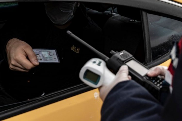Ara&ccedil;la ge&ccedil;işine izin verilmeyince yola y&uuml;r&uuml;yerek devam etti