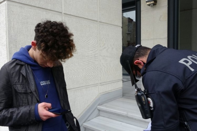 Yasağı dinlemeyip sokağa &ccedil;ıktı, cezayı yiyince "problem değil" dedi
