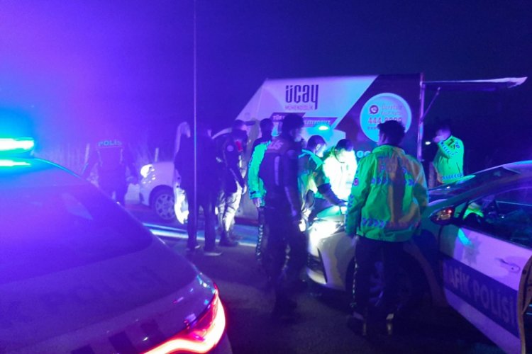 Kaza yapan alkoll&uuml; s&uuml;r&uuml;c&uuml;, kovalamaca sonucu yakalandı