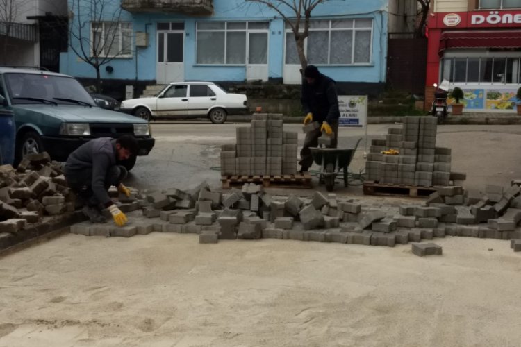 Bursa İneg&ouml;l'de yol kaplama &ccedil;alışması s&uuml;r&uuml;yor
