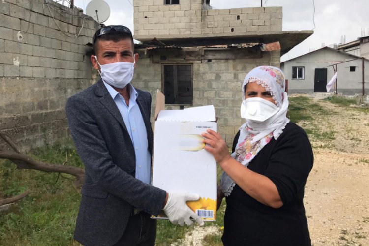Muhtar, maaşını ihtiya&ccedil; sahibi ailelere bağışladı