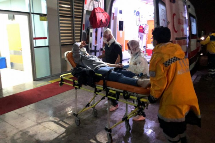 Bursa'da kontrolden &ccedil;ıkan otomobil şarampole u&ccedil;tu