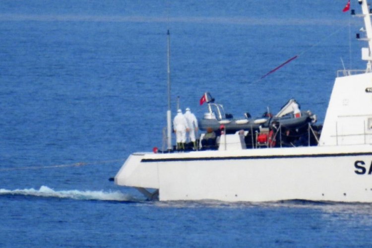 Yunan askeri, g&ouml;&ccedil;menleri yakıtını alarak deniz ortasında bıraktı