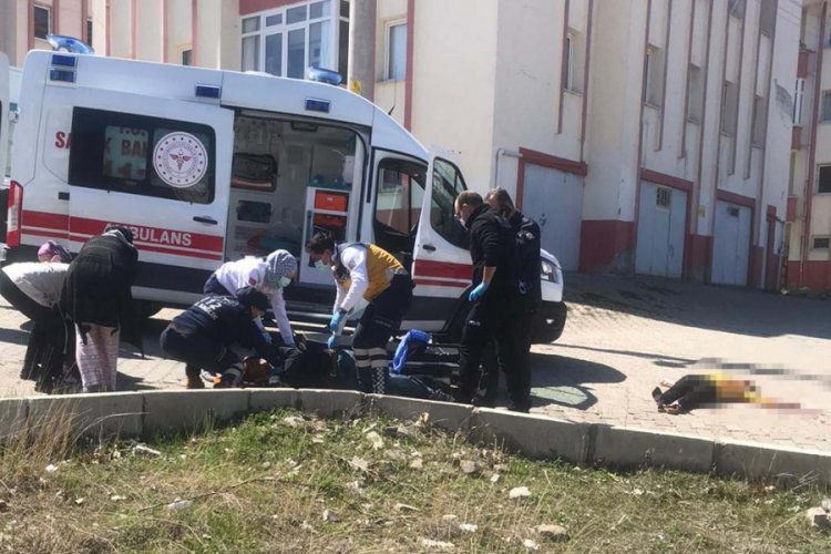 Emekli &ouml;ğretmen, komşusunu &ouml;ld&uuml;r&uuml;p intihar etti